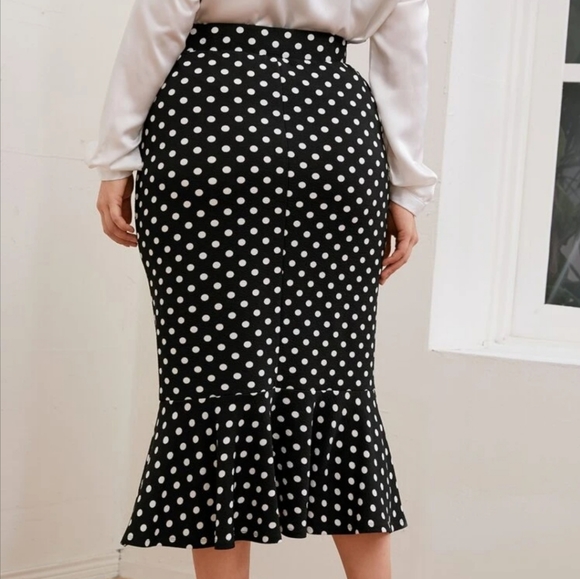 Curvy+ Elegant Polka-dot Mermaid Style Skirt - Picture 2 of 6